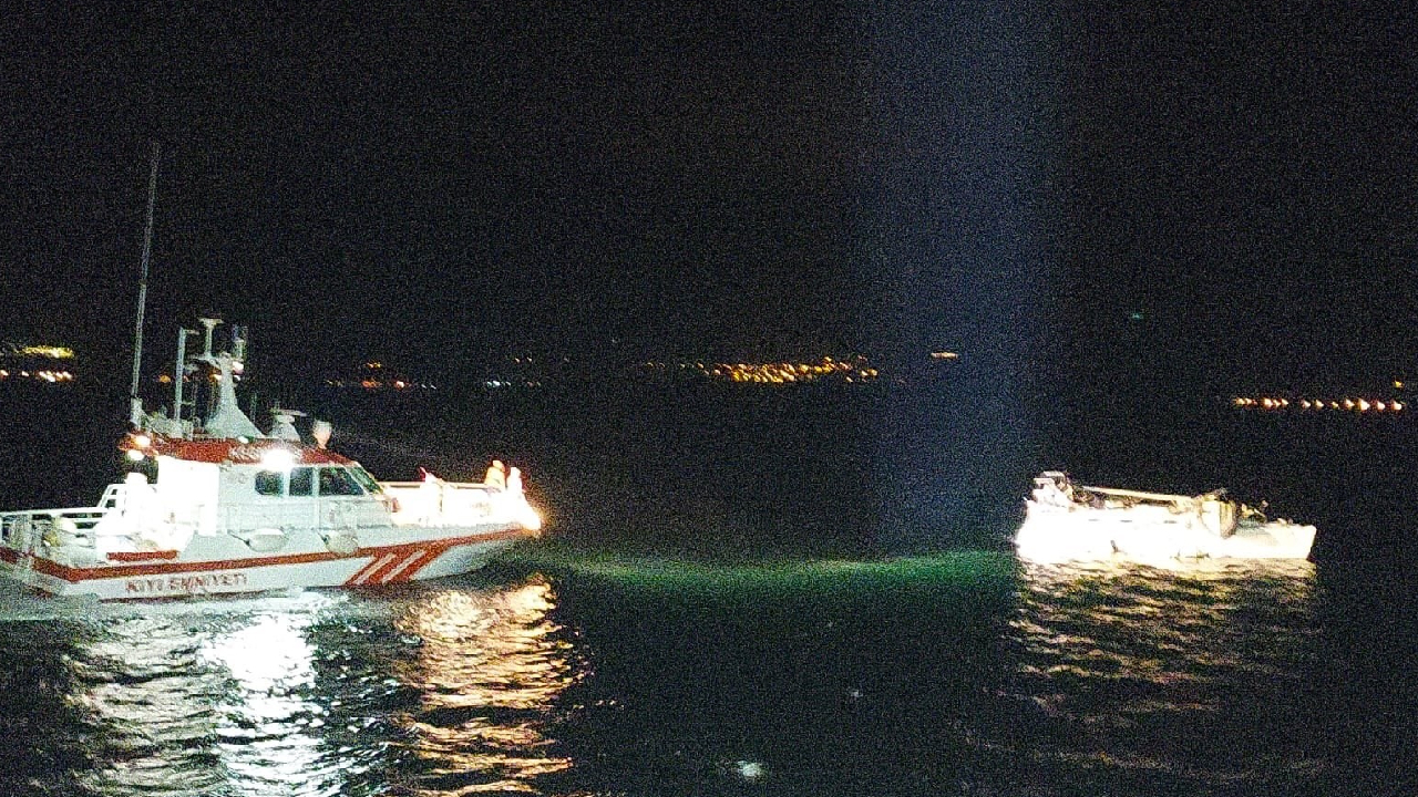 Çanakkale Boğazı'nda Rusya'dan Yunanistan'a yola çıkan tanker ile tekne çarpıştı