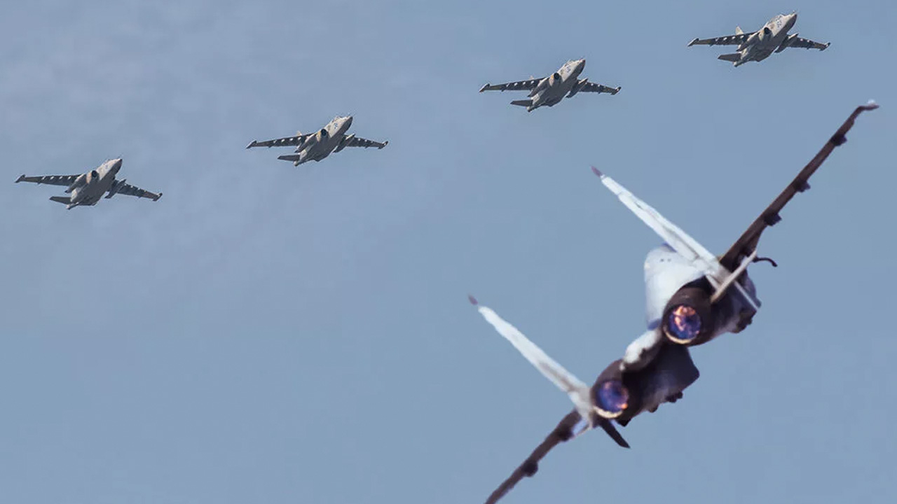 Belarus'tan tüm dünyayı tedirgin edecek açıklama: O uçaklar nükleer silah taşıyabilecek