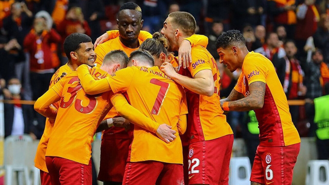 Galatasaray'da o oyuncunun yeni adresi belli oldu! Kiralık olarak takımdan ayrılıyor
