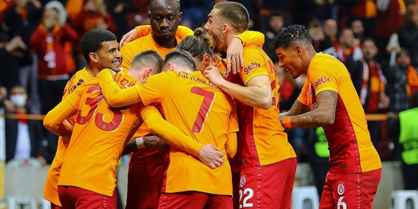 Galatasaray'da o oyuncunun yeni adresi belli oldu! Kiralık olarak takımdan ayrılıyor
