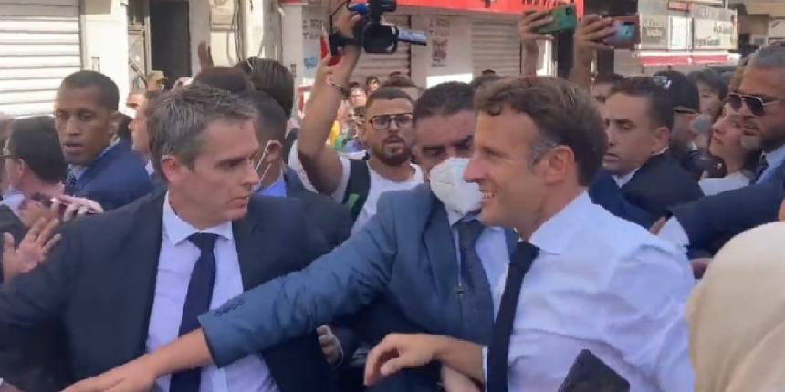 Macron'a Cezayir'de büyük şok! Apar topar aracına bindirildi