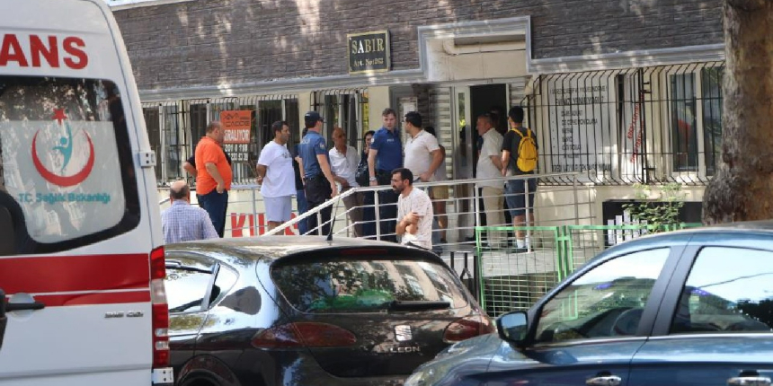 Eve pencereden girmeye çalışınca 8. kattan apartman boşluğuna düştü!