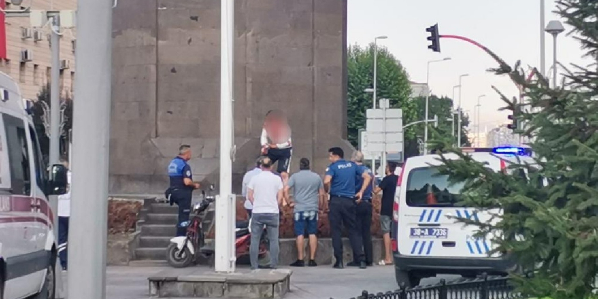 "Kayseri Cumhuriyet Meydanı'nda 'Açım' diyerek kendini kesti" haberine ilişkin açıklama!