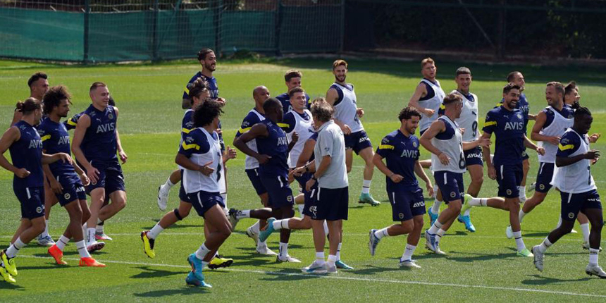 Fenerbahçeli yıldızın yeni takımı belli oldu! Teknik direktörü resmen açıkladı...
