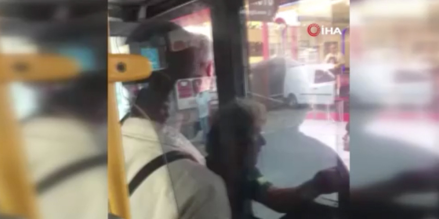İETT otobüsünde skandal anlar... Otobüs şoförü, yolcuya hakaret etti