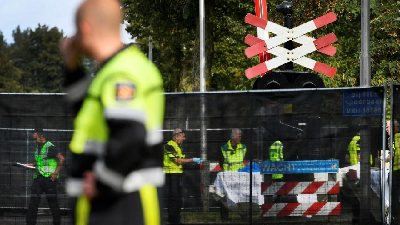 Hollanda'da kamyon, sokak partisine daldı: 4 ölü, 8 yaralı