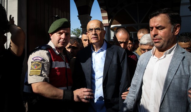 Berberoğlu kayınpederinin cenazesine katıldı...