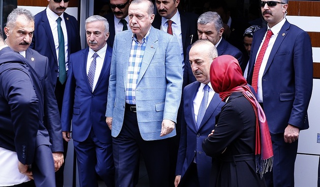 Cumhurbaşkanı Erdoğan'ın ziyareti sırasında hareketli anlar!