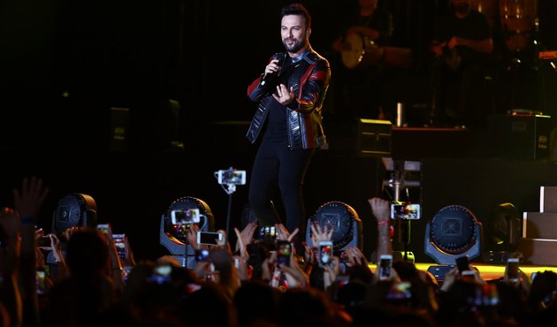 Tarkan Bakü'yü salladı...