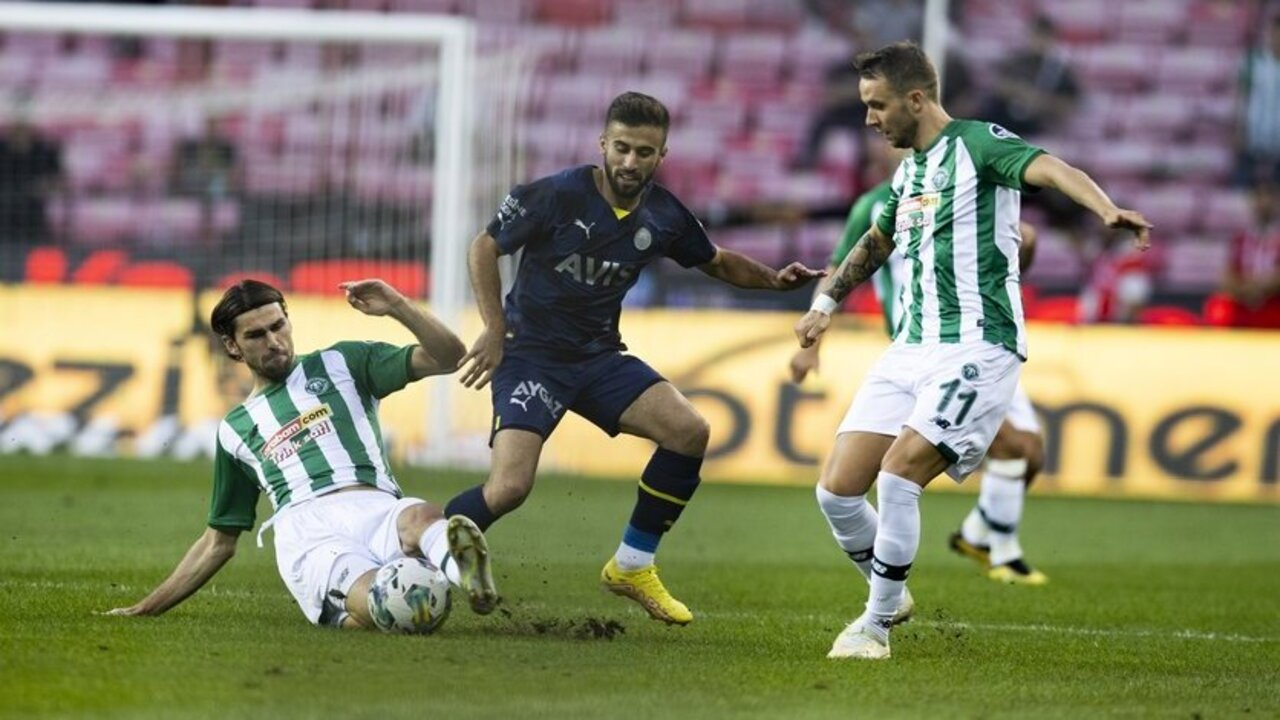 Konyaspor - Fenerbahçe maçında ikinci kırmızı kart! İşte ev sahibi ekibin eksik kaldığı o an...