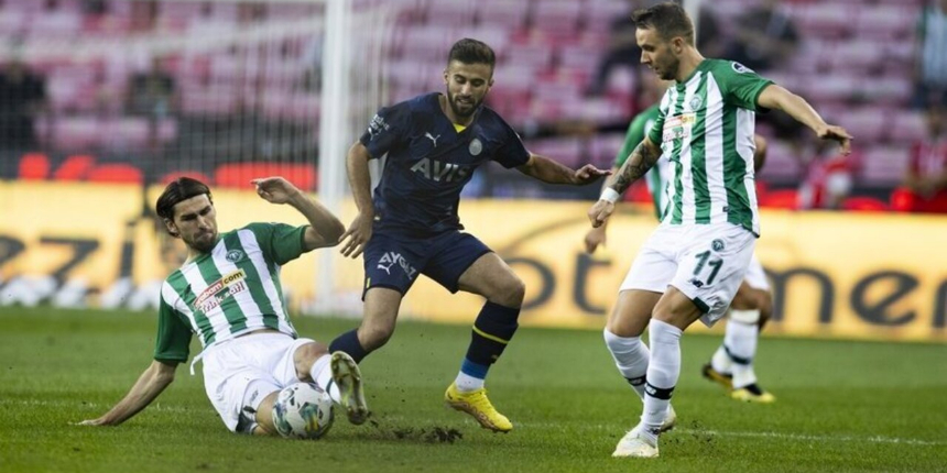 Konyaspor - Fenerbahçe maçında ikinci kırmızı kart! İşte ev sahibi ekibin eksik kaldığı o an...