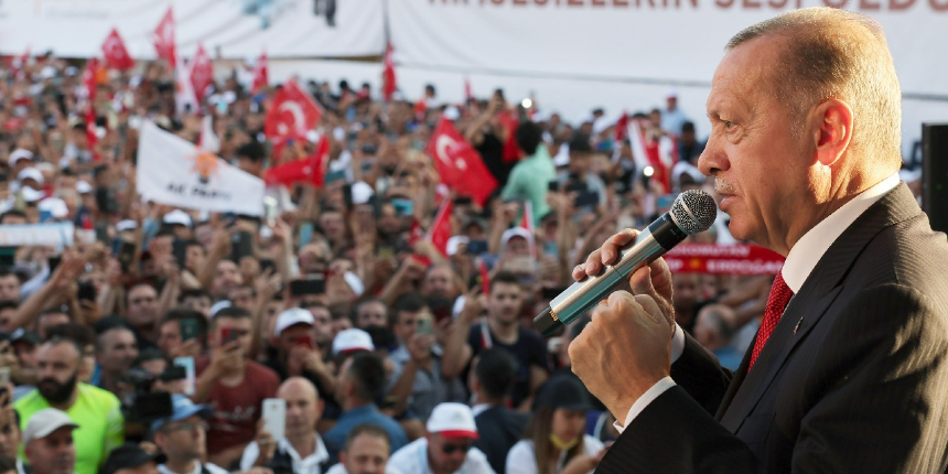 Erdoğan: Milletimizin mukaddes değerlerine hakaret edenler hukuk önünde hesap vermekten kurtulamayacak