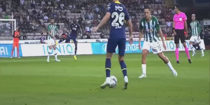 Konyaspor Fenerbahçe maçında kırmızı kart! Valencia sarı-lacivertlileri 10 kişi bırakıyor
