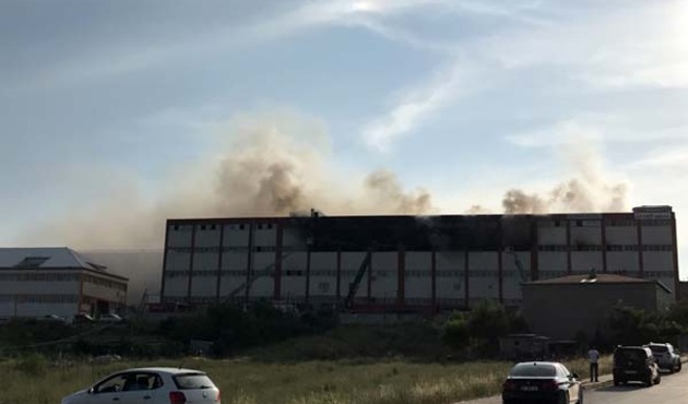 Arnavutköy'de fabrika yangını!