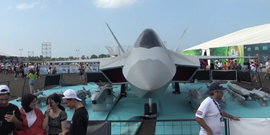 Milli Muharip Uçağı görücüye çıktı: F35 ile yarışabilir!
