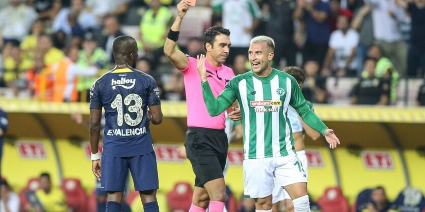 Enner Valencia'dan kırmızı kart sonrası özür mesajı: Yenilginin sorumluluğunu alıyorum
