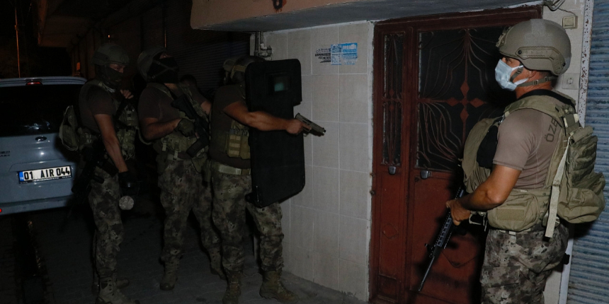 Adana'da DEAŞ'a şafak operasyonu: Çok sayıda kişi yakalandı!