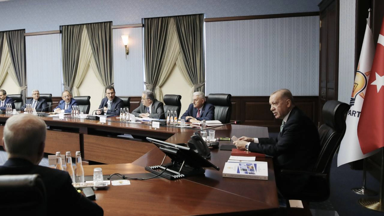 AK Parti'nin seçim stratejisinin detayları ortaya çıkıyor: Kucaklayıcı bir dil kullanılacak