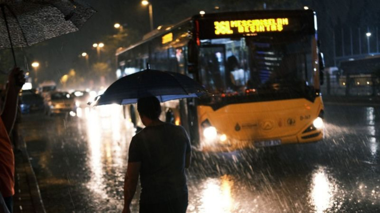 İstanbul'da nem oranı %100'e ulaştı! Uyarılar peş peşe geliyor: Bu gece sıkıntılı geçecek!