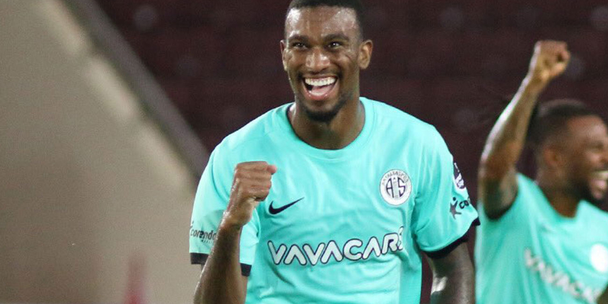 Fraport TAV Antalyaspor'da ABD'li forvet Haji Wright atıyor, puanlar geliyor