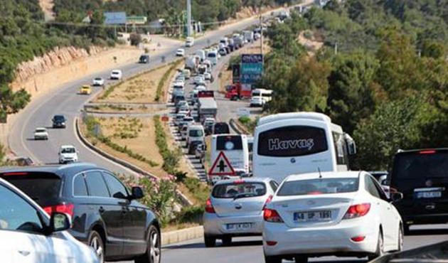 Türkiye adeta oraya akıyor! KM'lerce kuyruk oluştu...