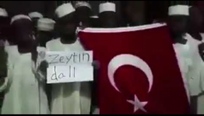 Afrikalı çocuklar Mehmetçik için dua ediyor!