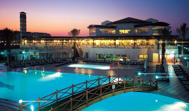 Rezervasyon yaptırdıkları otele gidince büyük şok yaşadılar...