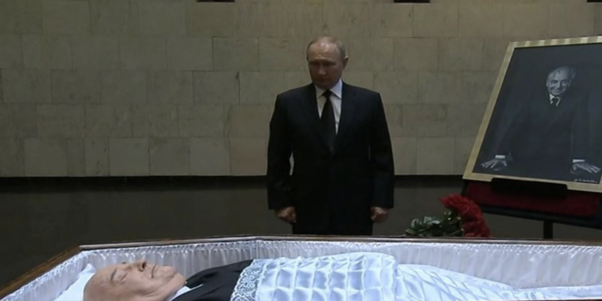 Vladimir Putin, Mihail Gorbaçov'a veda etti