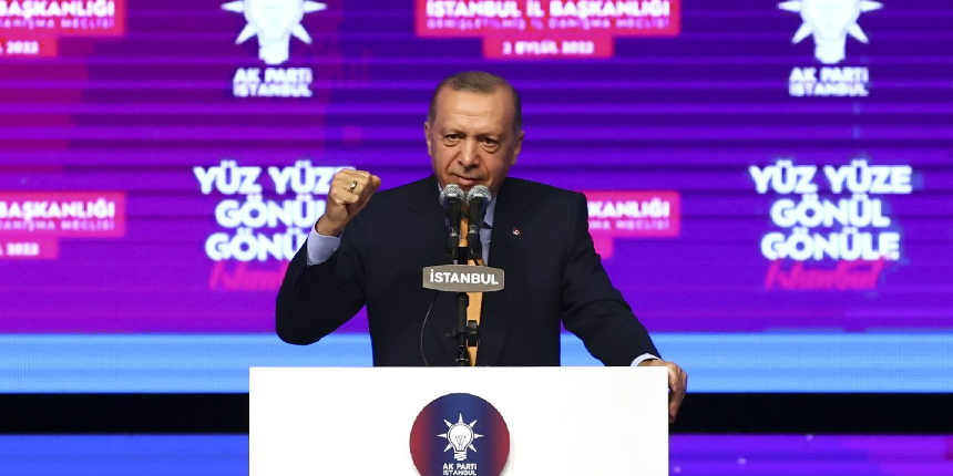 Cumhurbaşkanı Erdoğan: Kırmızı çizgilerimize tecavüz eden herkes ayağını denk almalı!