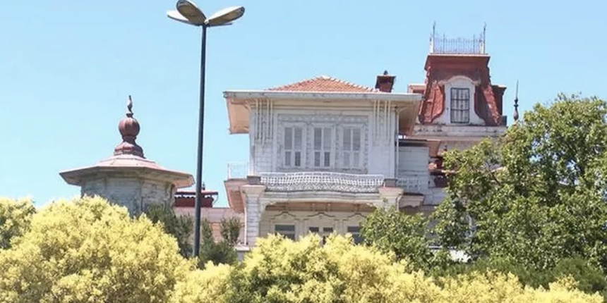 Kadıköy'ün simge yapılarından biriydi: Perili köşkün yeni sahibi belli oldu