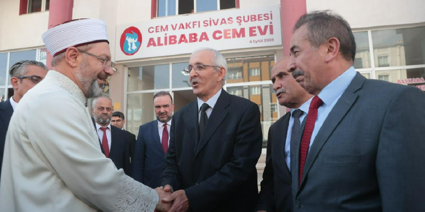 Diyanet İşleri Başkanı Erbaş, Sivas'ta Ali Baba Cemevi'ni ziyaret etti