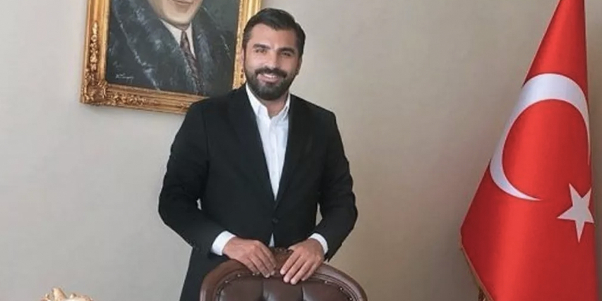 'Yardımsever iş adamı' dolandırıcı çıktı: Eski polis örgüt yöneticisi, şarkıcı üye