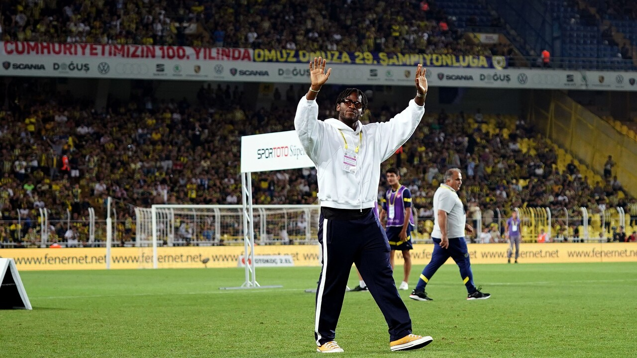 Fenerbahçe’nin yeni golcüsü taraftarla buluştu!  Batshuayi'ye Kadıköy'de yoğun ilgi