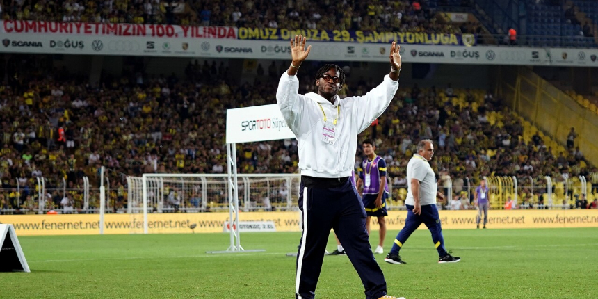 Fenerbahçe’nin yeni golcüsü taraftarla buluştu!  Batshuayi'ye Kadıköy'de yoğun ilgi