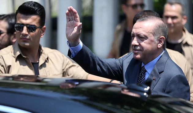 Cumhurbaşkanı Erdoğan 'dan rahatsızlık açıklaması! "Şekere bağlı tansiyon dengesizliği oldu" / VİDEO
