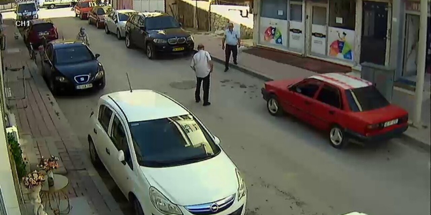 Karaman'da dehşet! Sokak ortasında birbirlerine silah ve bıçakla saldırdılar