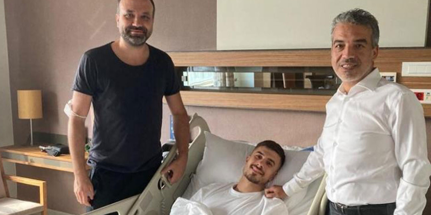 Trabzonsporlu futbolcu Dorukhan Toköz ameliyat oldu