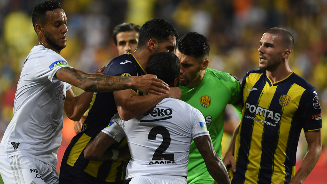 Beşiktaş, Josef de Souza'nın kırmızı kartının iptali için TFF'ye başvuruda bulundu