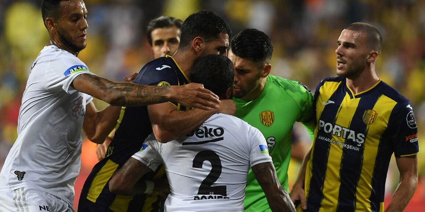 Beşiktaş, Josef de Souza'nın kırmızı kartının iptali için TFF'ye başvuruda bulundu
