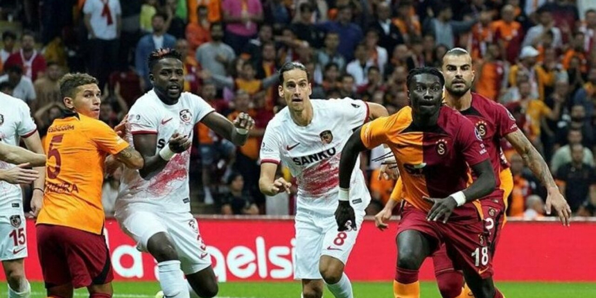 Galatasaray - Gaizantep FK maçında kırmızı kart! Abdülkerim Bardakcı takımını eksik bıraktı