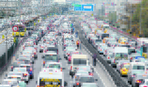 İstanbul'da şimdi de bayramlaşma trafiği yaşanıyor!