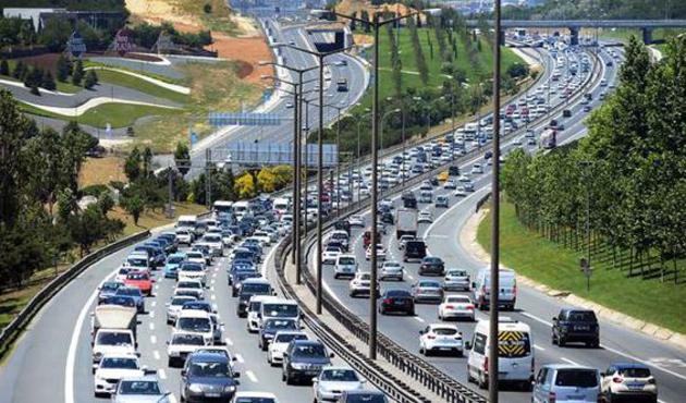 Erken dönüş! Çanakkale Boğazı geçişleri ve TEM'de yoğunluk...