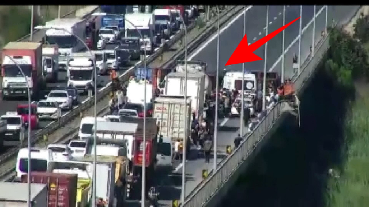TEM'de TIR devrildi: Tüm şeritler trafiğe kapandı!