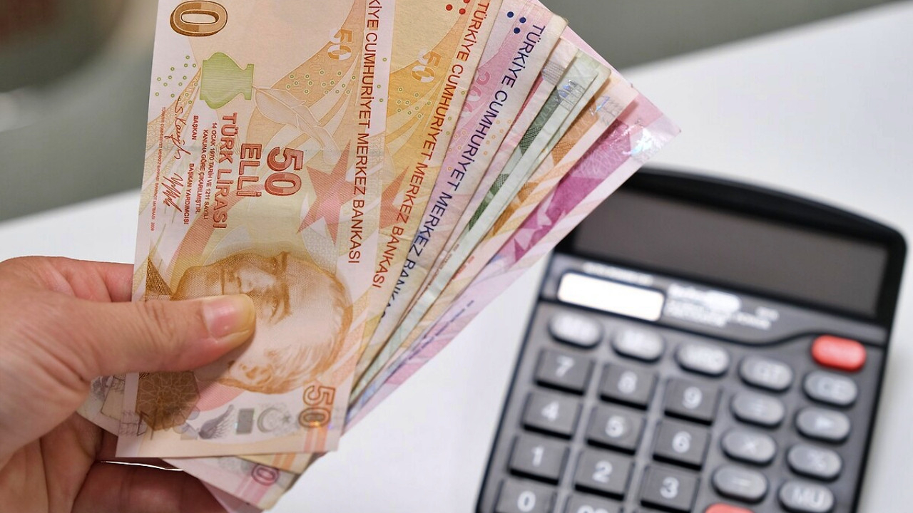 Memur ve emekliye yüzde 11'lik zam şimdiden netleşti! İşte uzmanların tahmin ettiği zamlı Ocak 2023 maaşları...