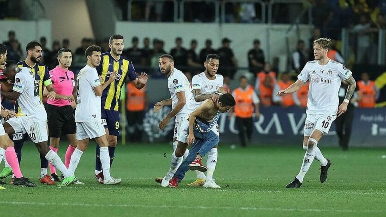 Profesyonel Futbol Disiplin Kurulu'nun Josef de Souza kararı sonrası Beşiktaş'tan sert tepki!
