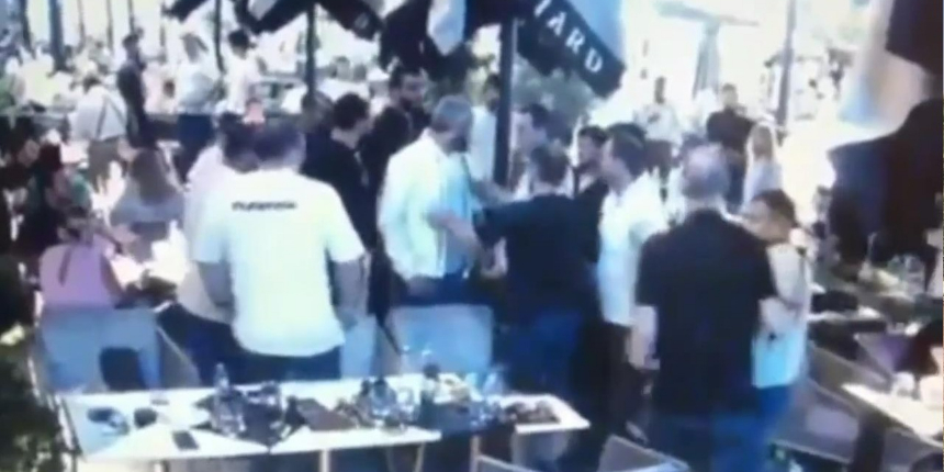 Vadi İstanbul AVM'de silahlı kavga: Yaralılar var!