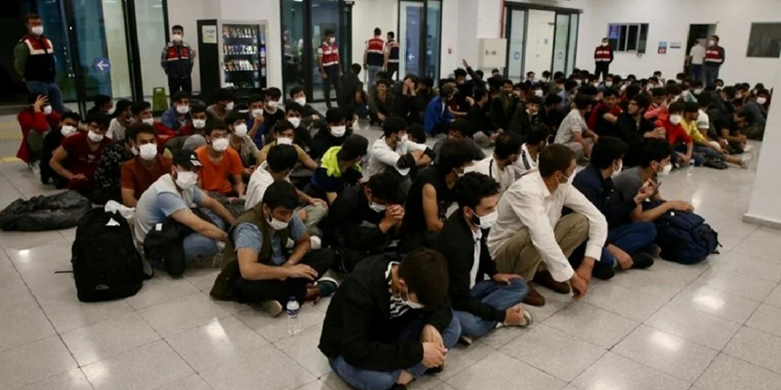 Türkiye genelinde son bir haftada 3 bin 38 düzensiz göçmen sınır dışı edildi