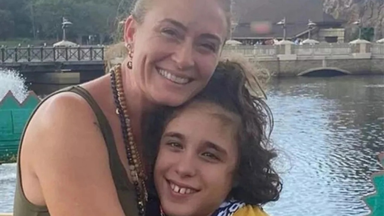 Ceyda Düvenci O Soru Karşısında Gözyaşlarını Tutamadı!