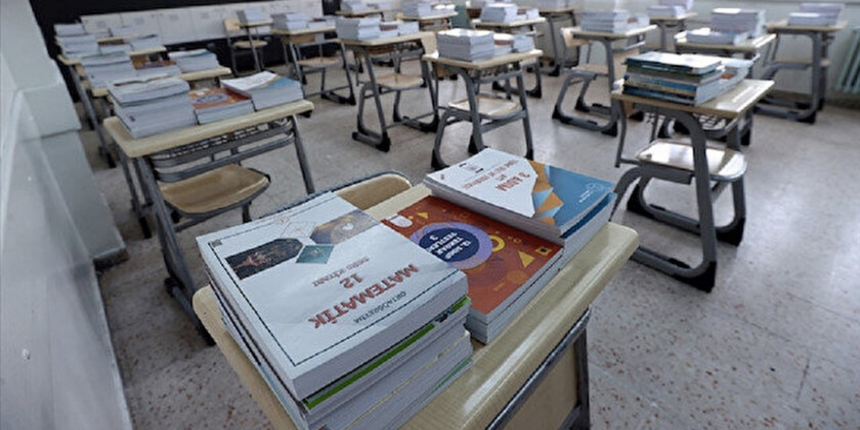 MEB'den bir ilk:  Ücretsiz yardımcı kaynaklar, ilk kez ders kitaplarıyla birlikte sıralarda olacak
