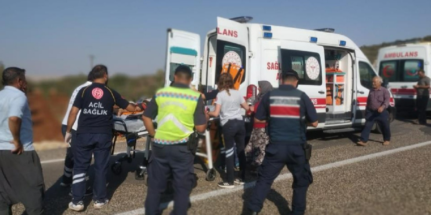 Traktör tarlaya uçtu: Ölü ve yaralılar var